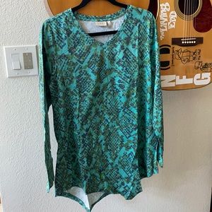 LOGO long sleeve top with asymmetrical hem green Medium A255749